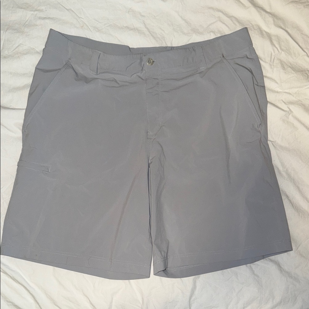 Columbia Men's Gray Cargo Shorts Size 42 waist